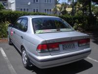 Nissan Sunny von hinten